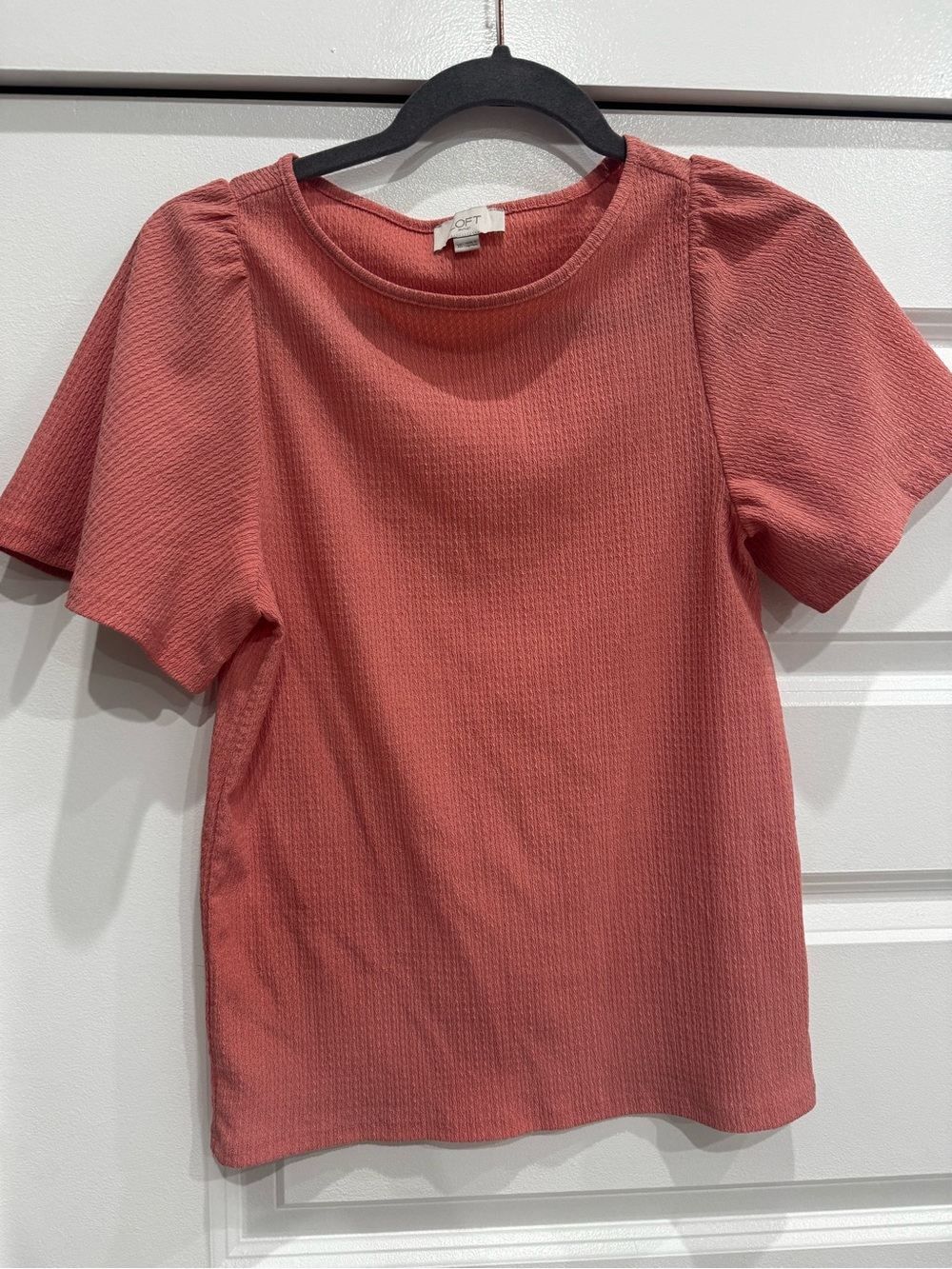 LOFT Short Sleeve Textured Tee in Rose